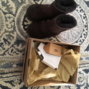 Toddler size 9 brown uggs